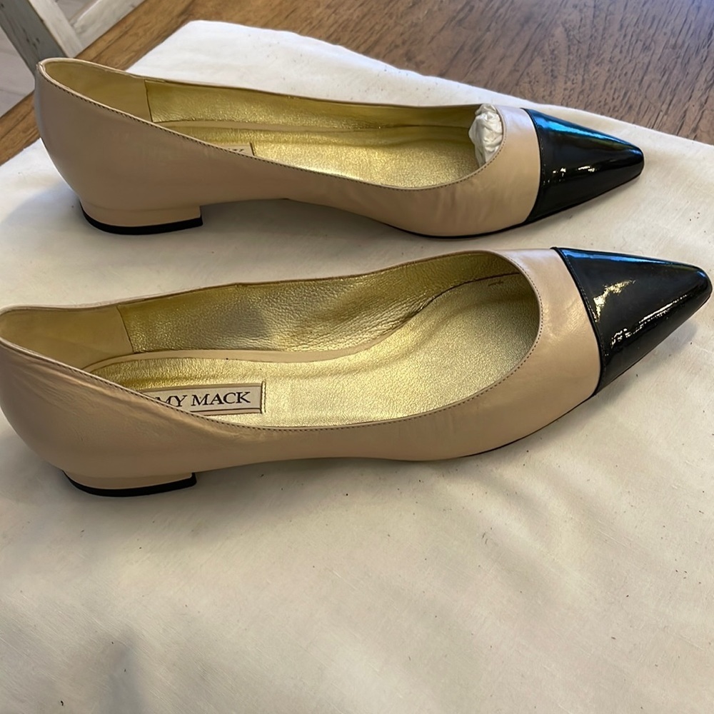 EMY MACK BLACK PATENT TIP BONE COLORED LEATHER FLATS.  NEW
